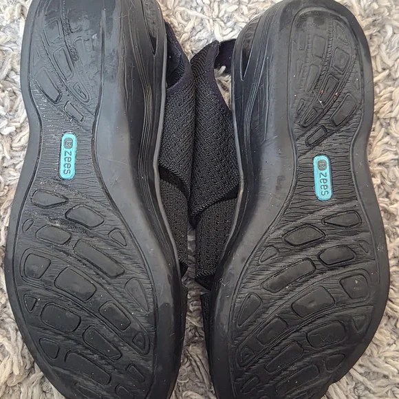 Bzees Black Stretch Fabric Sandals - Picture 2 of 3